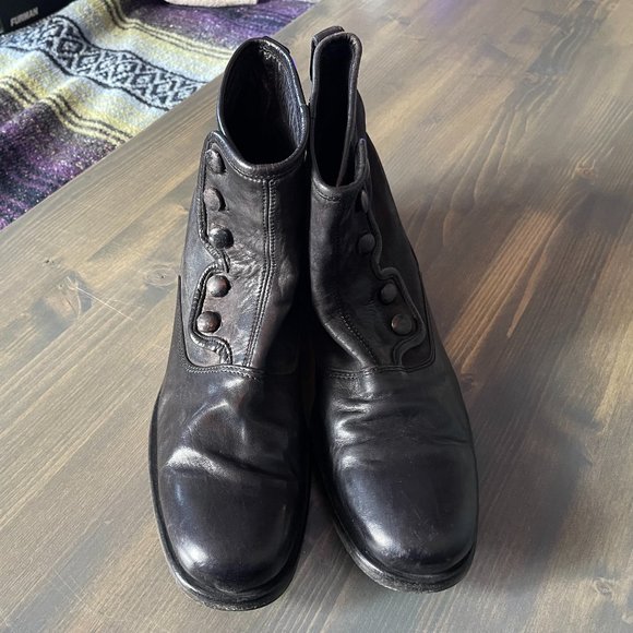 John Varvatos Leather Bowery Button Boot. Size 10